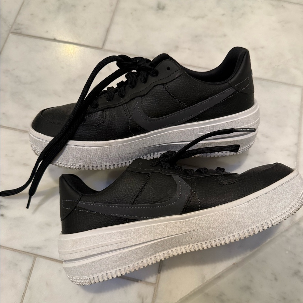 Nike Black and White Sneakers Air Force 1 Classic